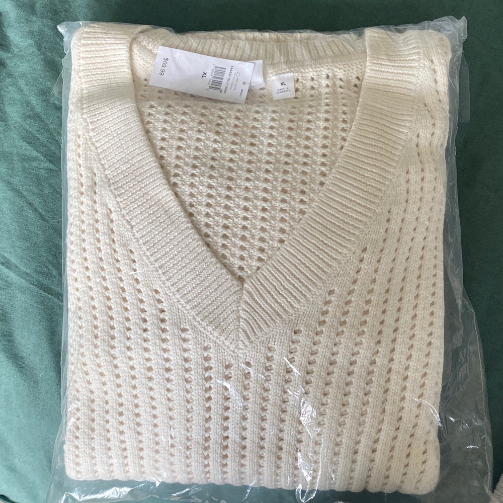 Gap Cream Knit V-Neck Sweater